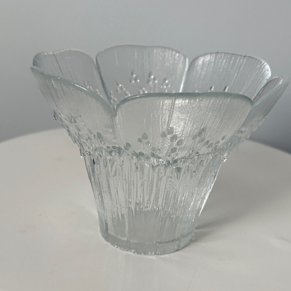 European Frosted Glass Flower Bowl - Picture 6 of 7